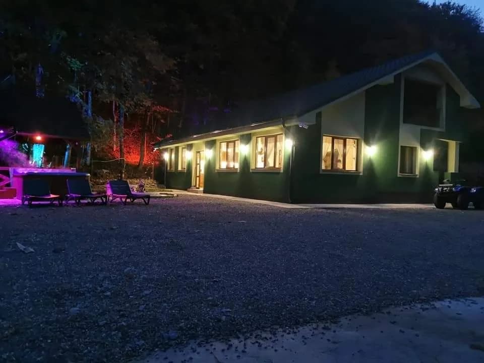 Închiriez Cabana cu Jacuzii-ciubar, sauna, Valea Gepisului
