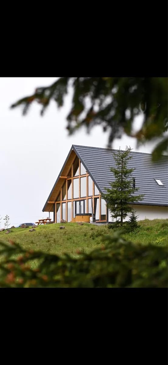 Închiriez cabană! 6 dormitoare fiecare cu baie proprie/jacuzzi inclus — Piatra Fantanele, Bistrița-Năsăud