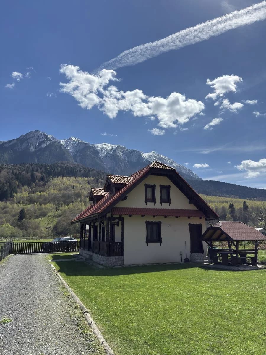 Cabana de inchiriat la poalele muntilor Piatra Craiului — Zarnesti, Brașov