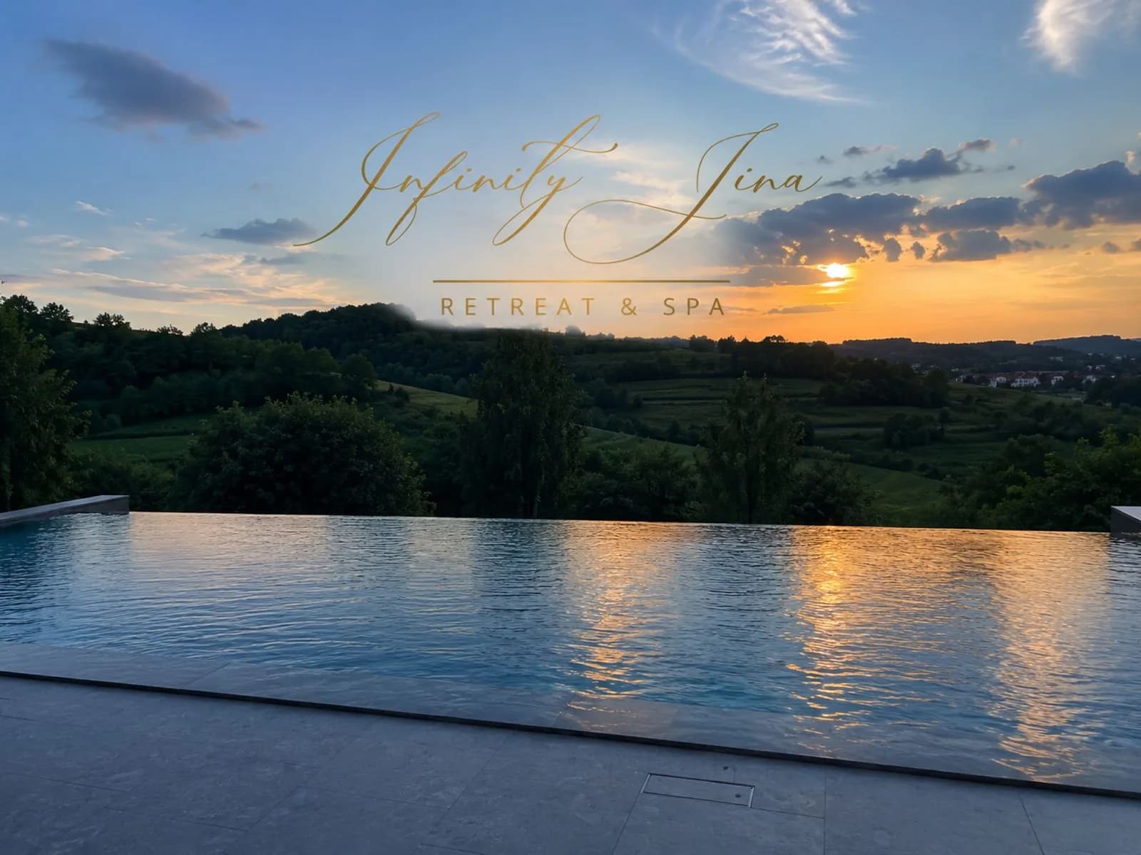 Pensiune cu piscină infinity încalzită 25-27 sept disponibilă — Sibiu, Sibiu