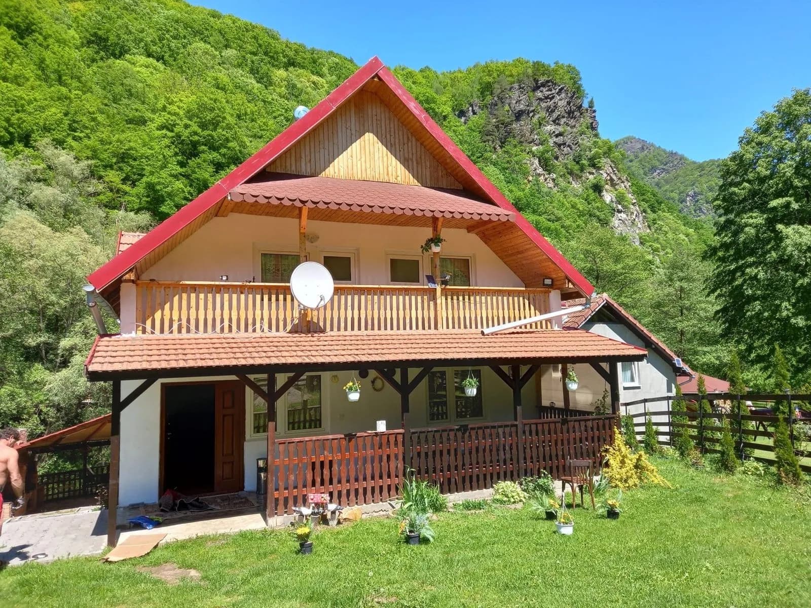 Cabana de inchiriat -La Poalele Retezatului-Libera pentru REVELION — Brazi, Hunedoara