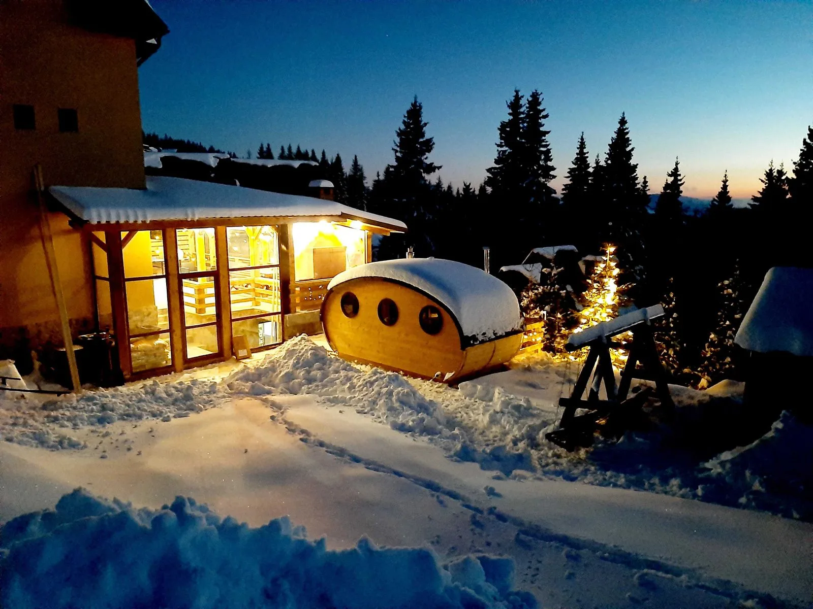 Hotel cu ciubăr în Novaci