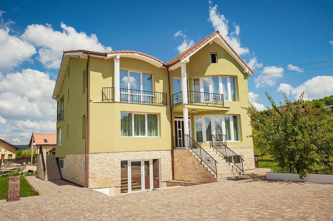 Vilă pentru 16 persoane în Corunca