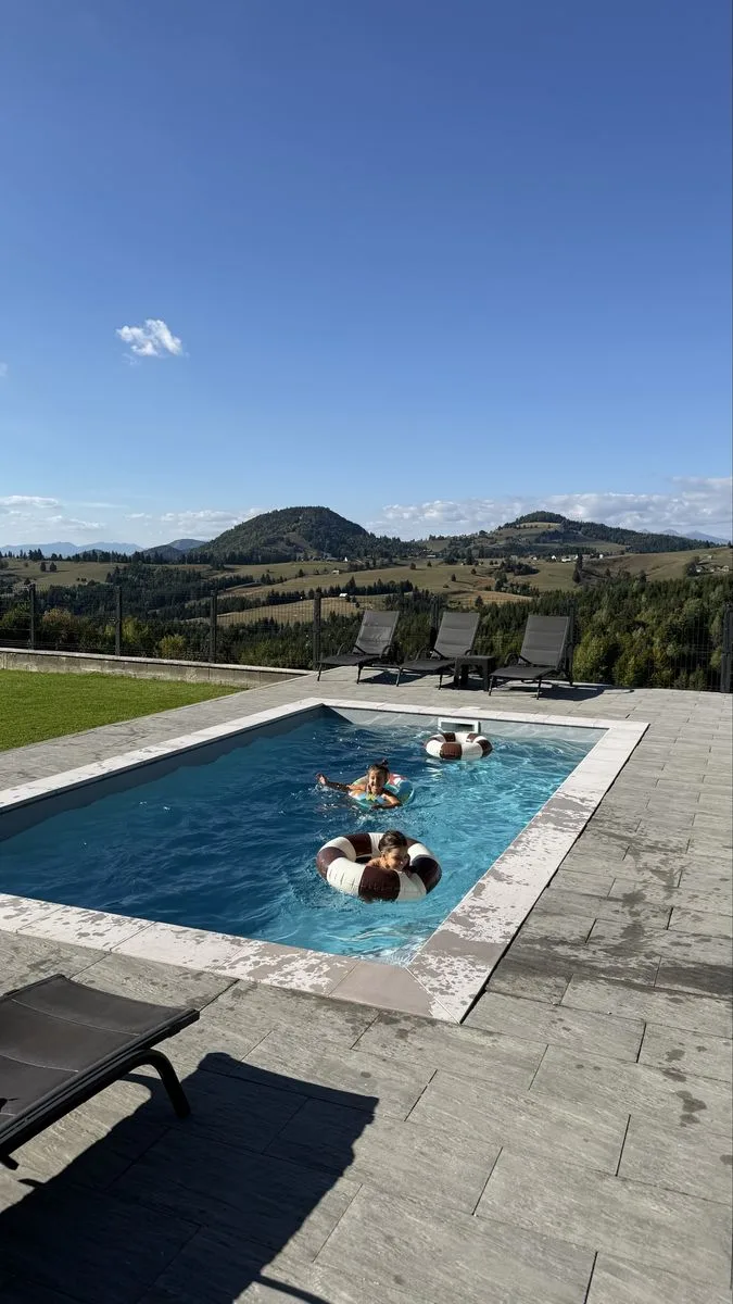 Vilă cu ciubăr în Piatra Fantanele