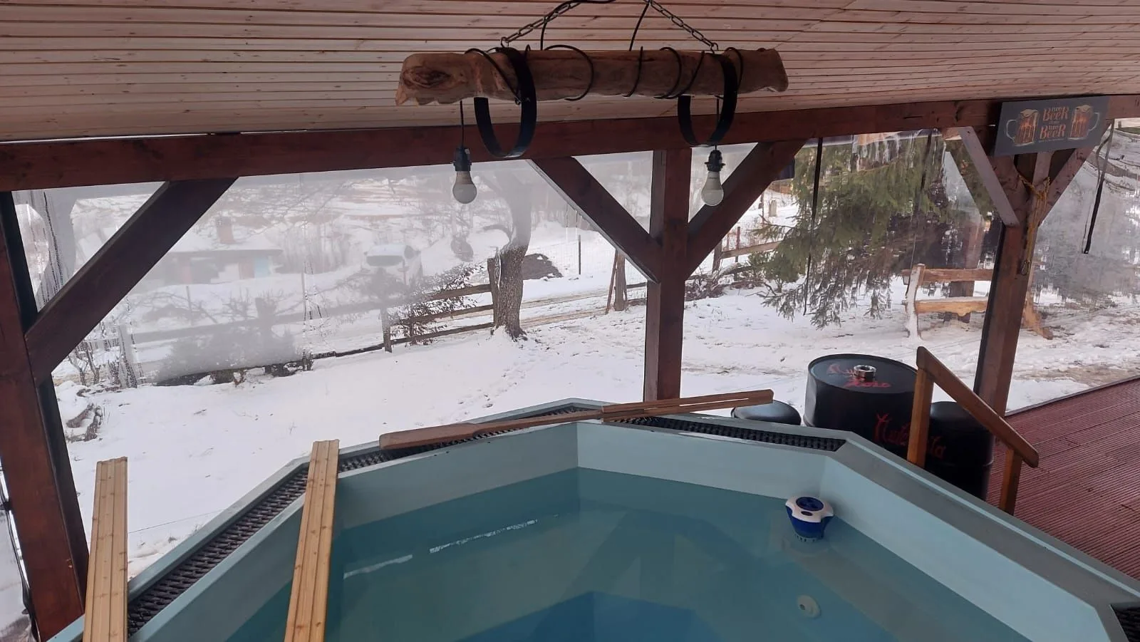 Cabană cu ciubăr în Huta