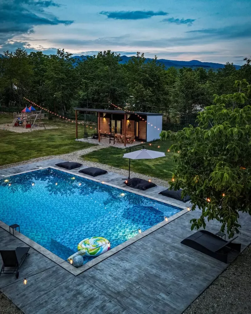 Tiny House cu piscină încălzită în Polovragi