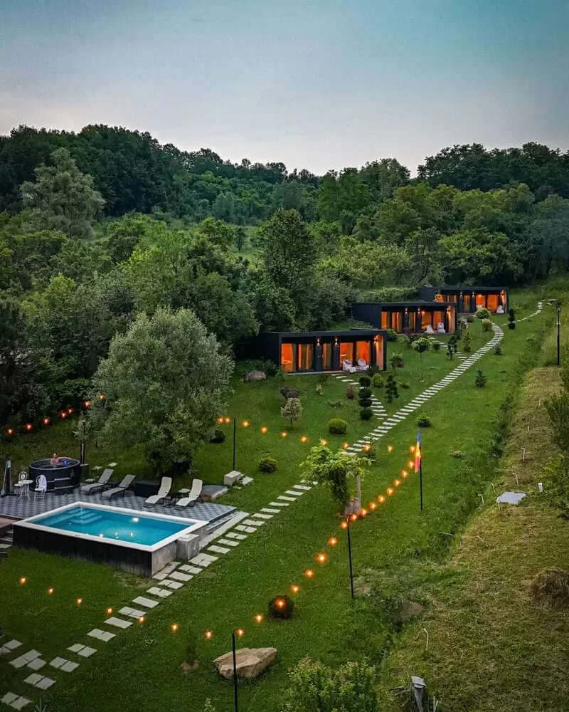 Cazare cu piscină încălzită în Vulcana de Sus