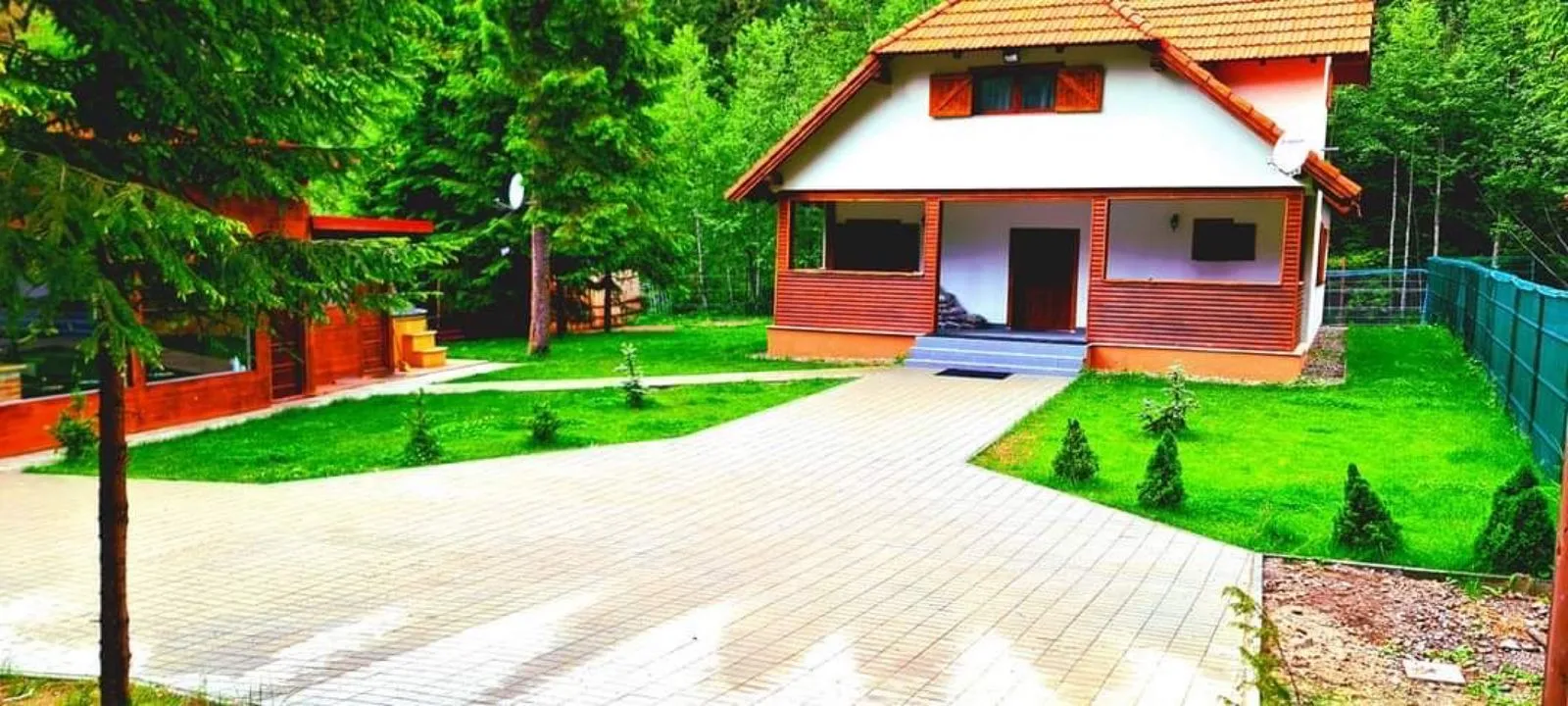 Casă de vacanță cu jacuzzi în Comandau