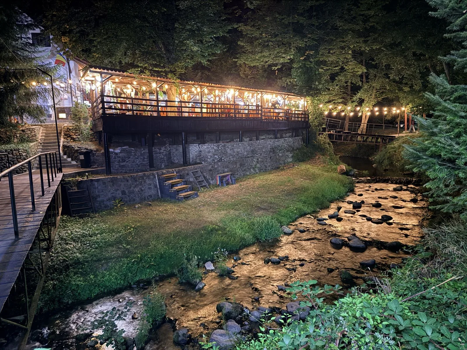 Pensiune pentru 20 persoane în Tismana