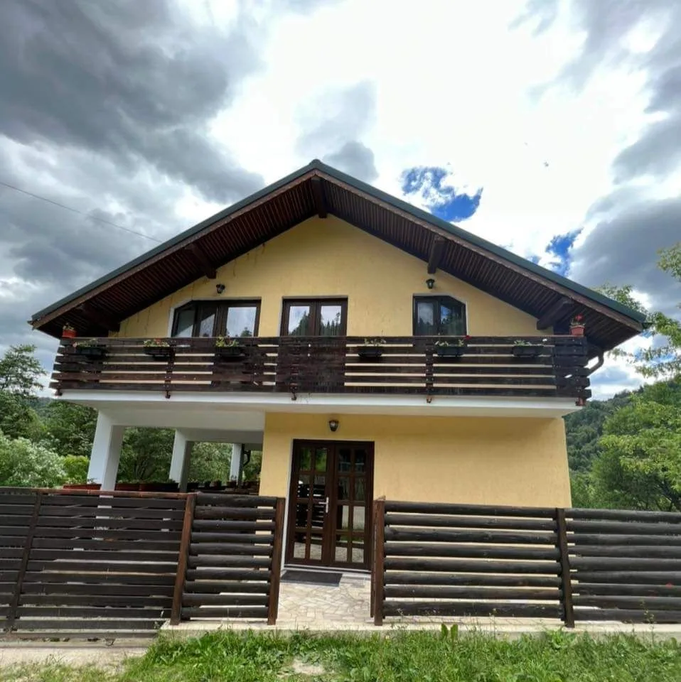Pensiune cu piscină în Tazlau