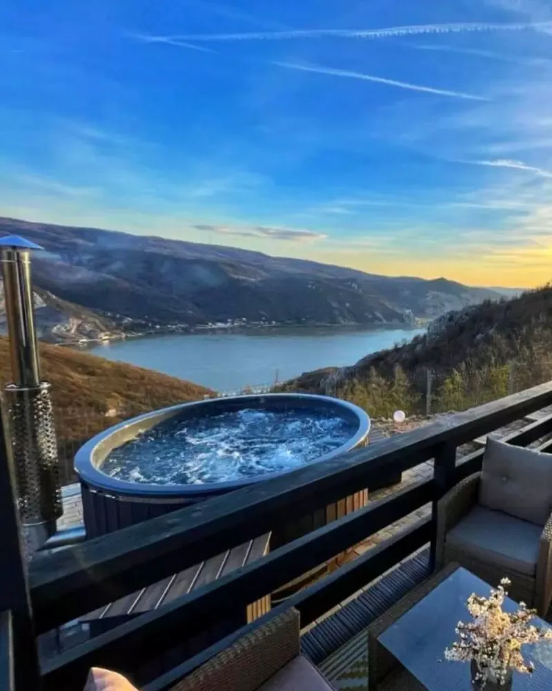 Cabană cu vedere panoramică în Coronini