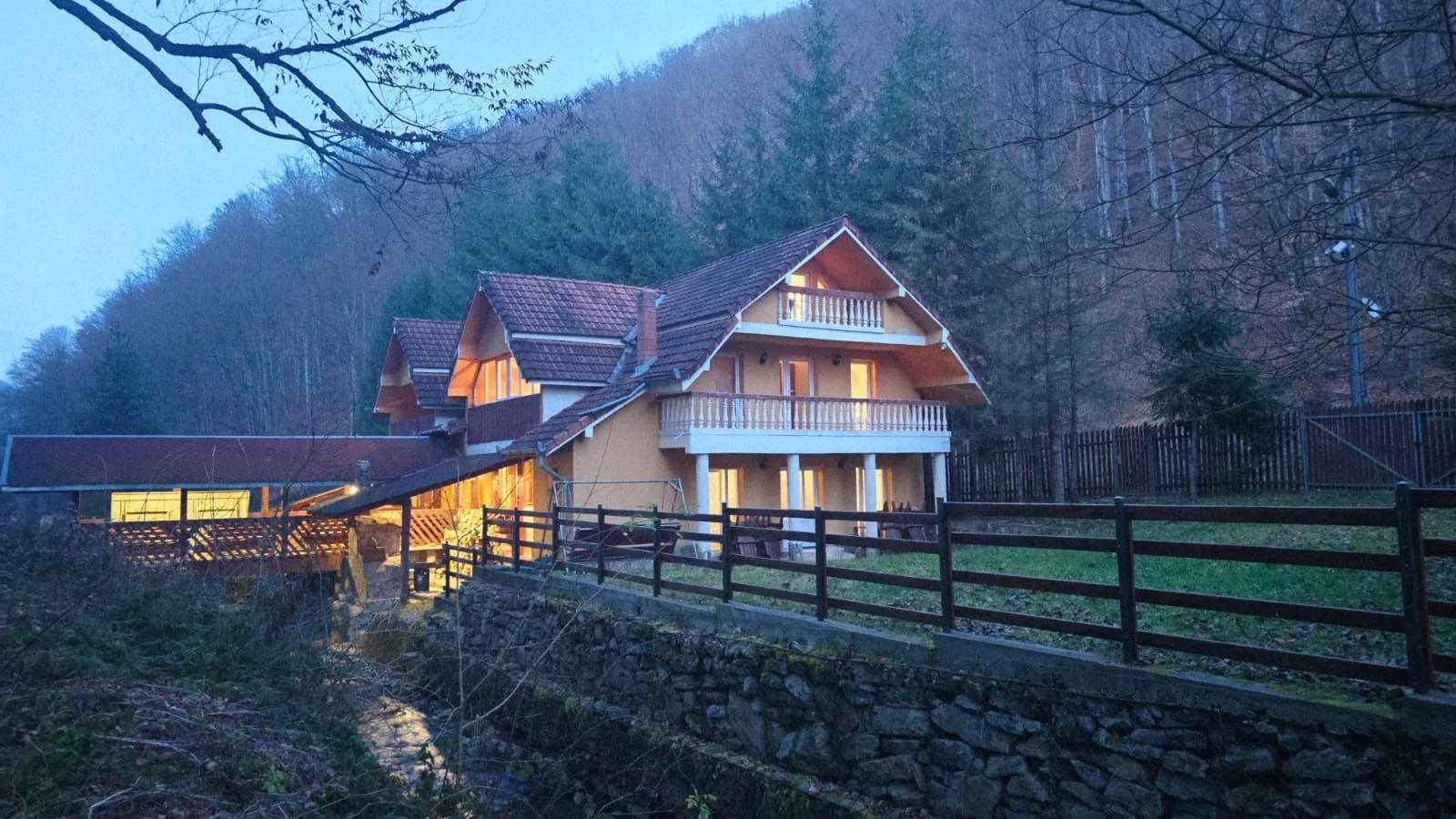 Cabană pentru 18 persoane în Bratca