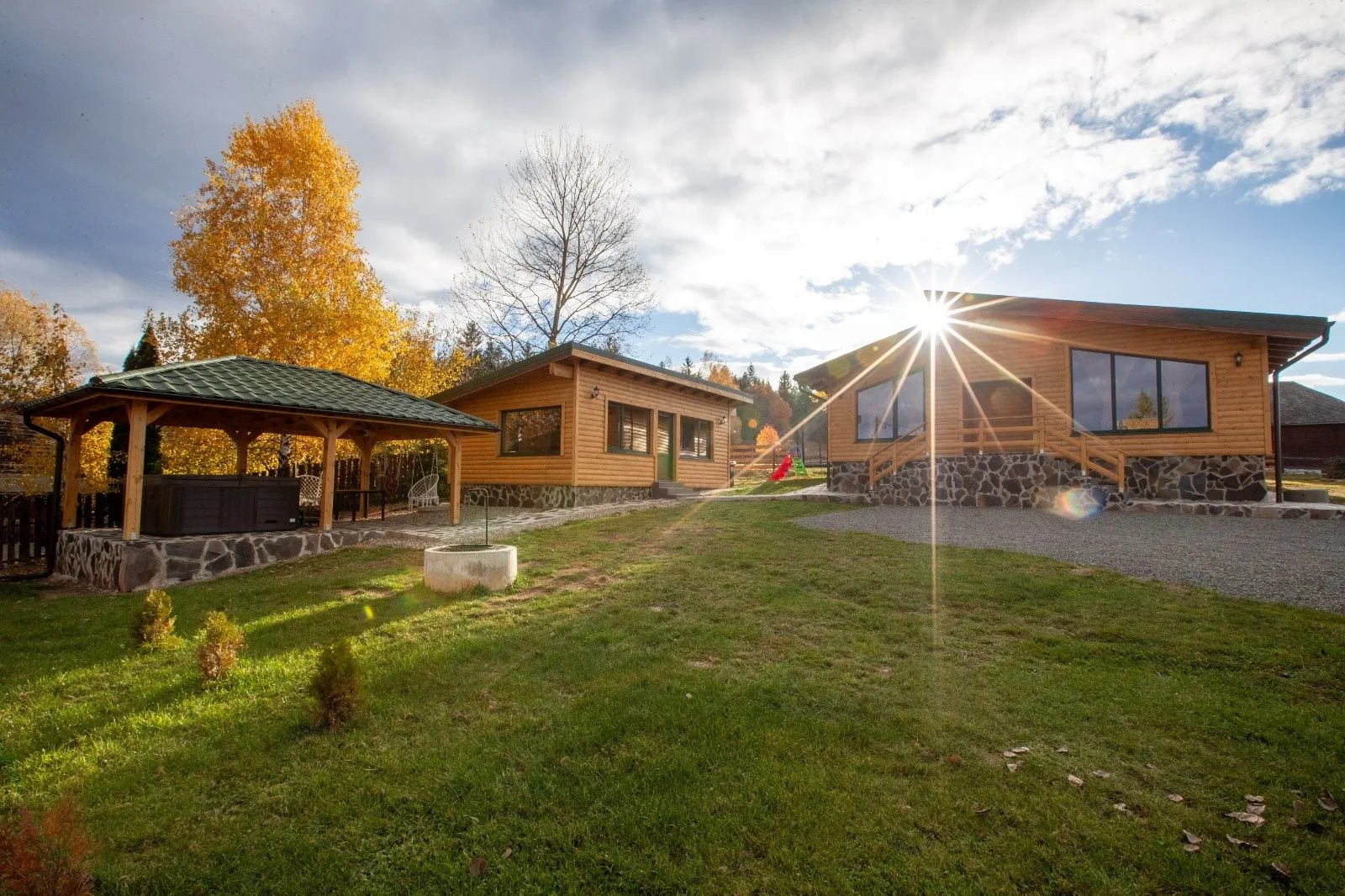 Cabană cu jacuzzi în Belis