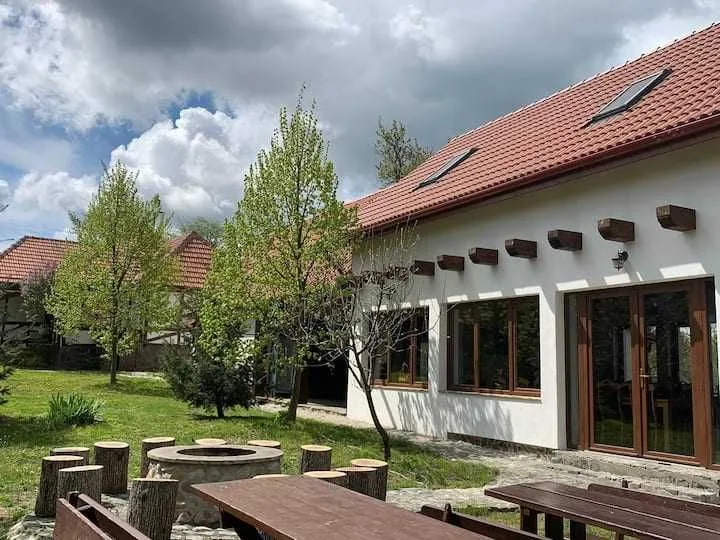 Cazare cu ciubăr în Sinteu