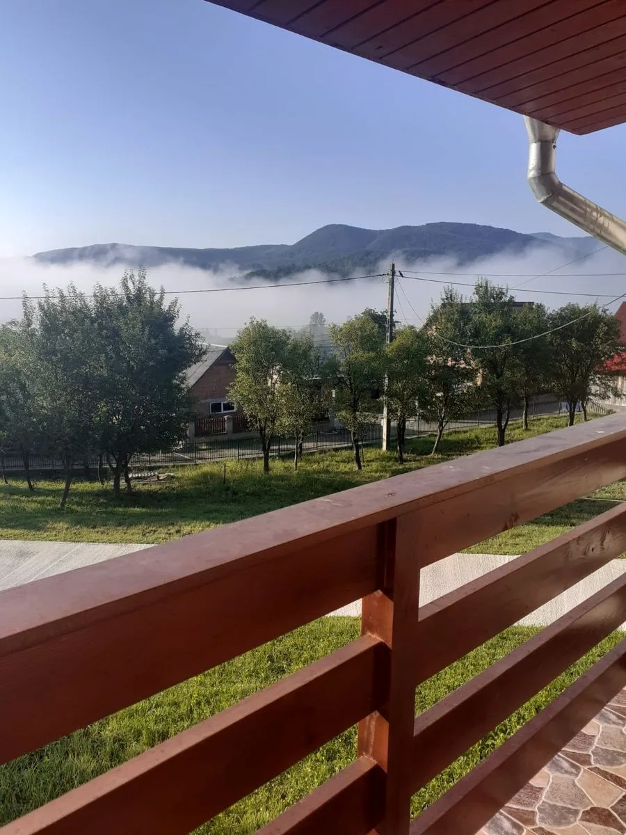 Pensiune cu ciubăr în Valeni