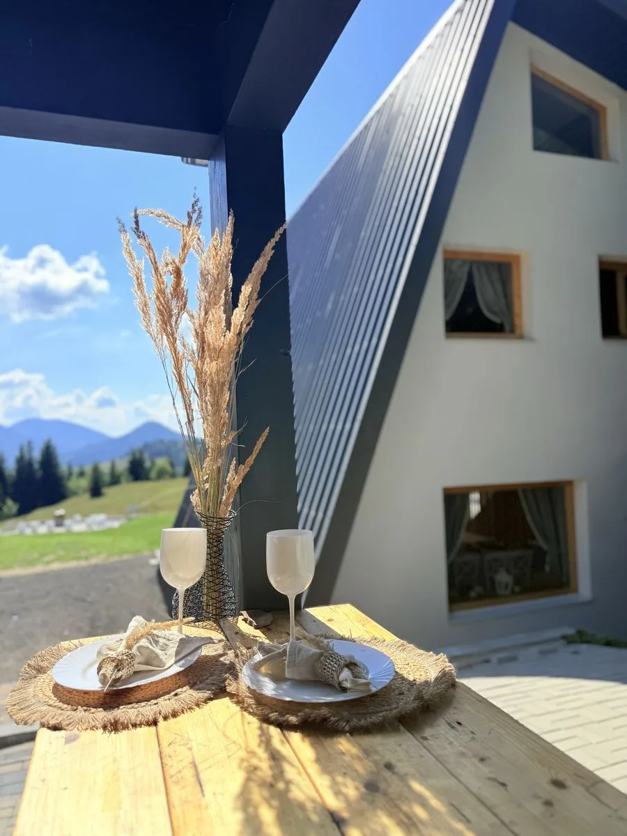 Cabană cu ciubăr în Piatra Fantanele