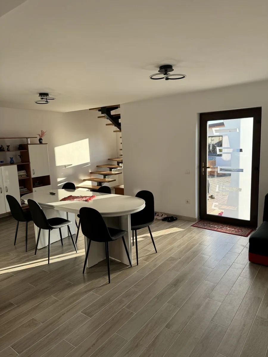 Cabană cu ciubăr în Rusii-Munti