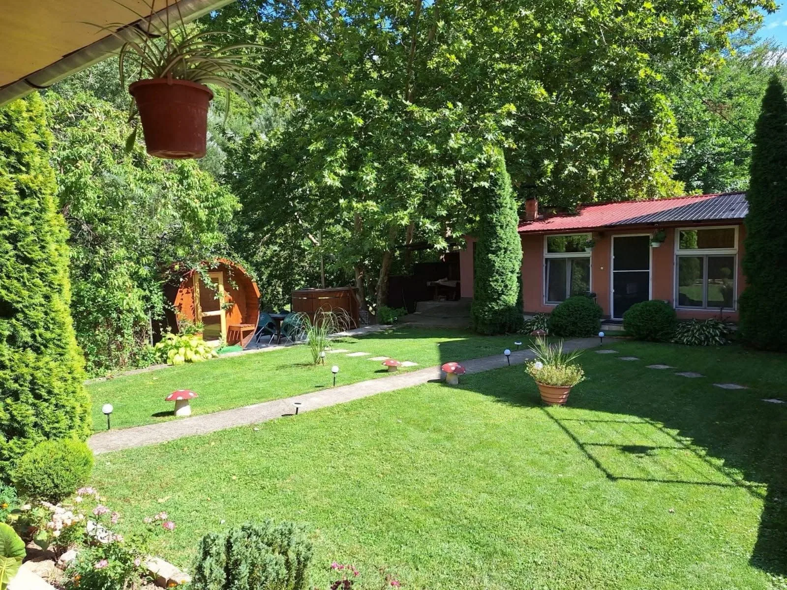 Cabană cu ciubăr în Baile Herculane