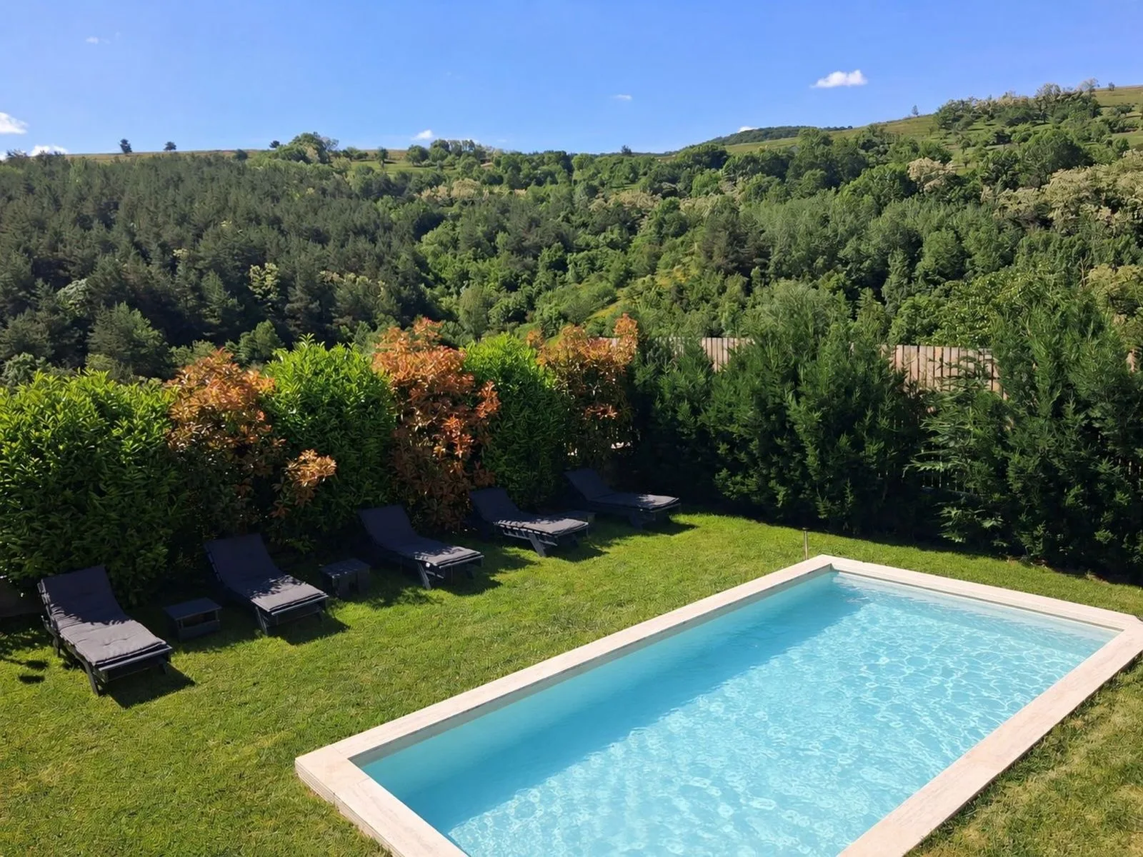 Cabană cu jacuzzi în Deal