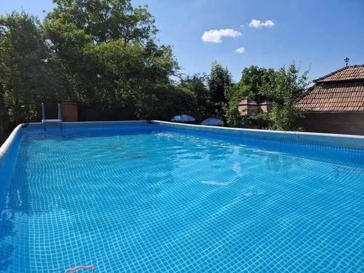 Cabană cu ciubăr în Cacova Ierii