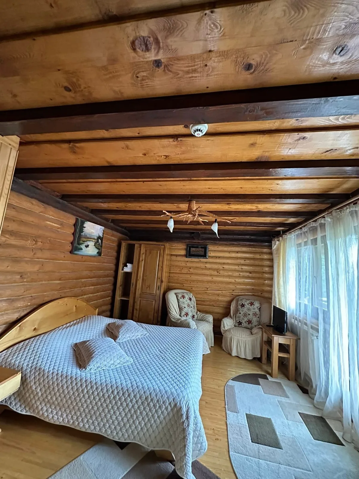 Cabană cu ciubăr în Valea Vinului