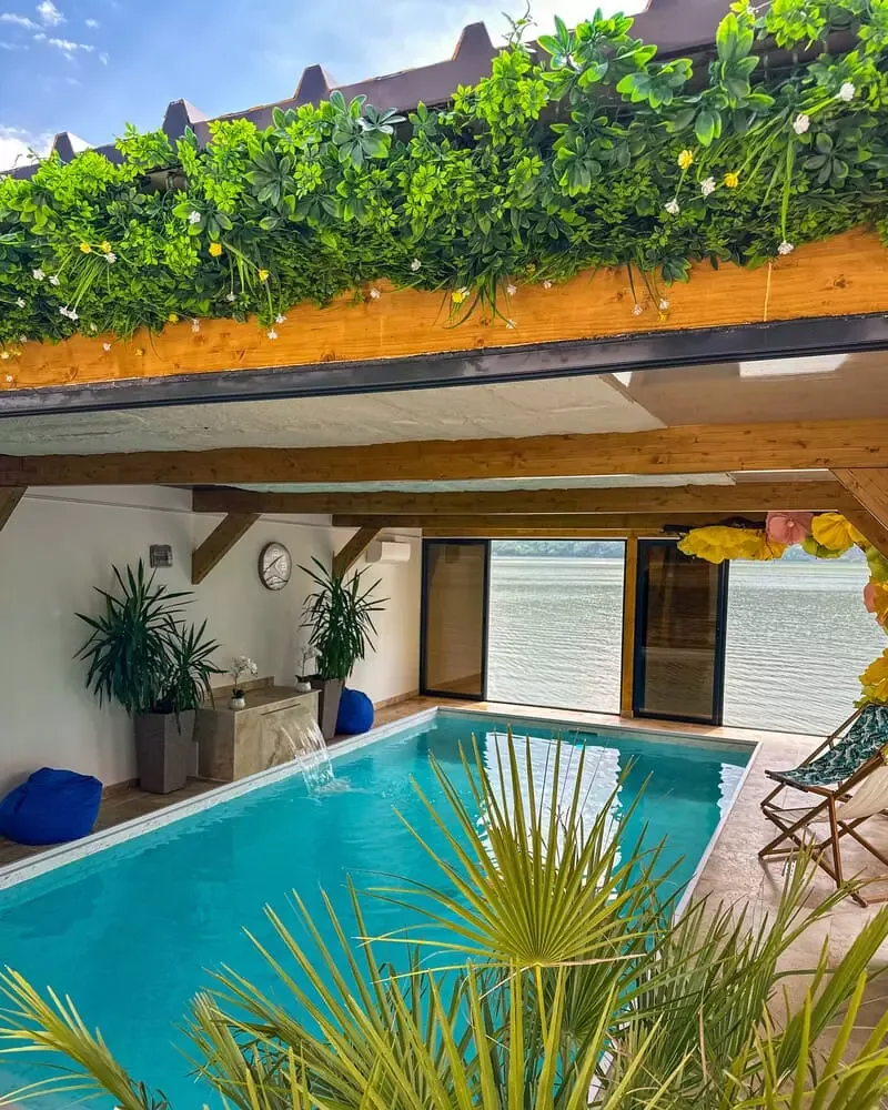 Cazare cu piscină încălzită în Eșelnița
