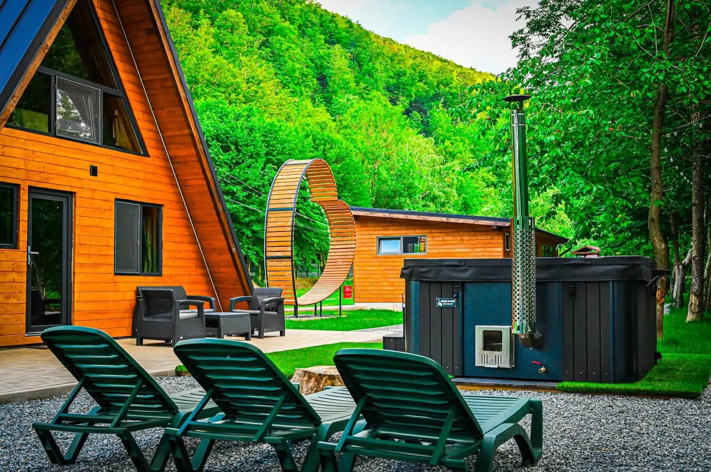 Cabană cu jacuzzi în Valea Drăganului