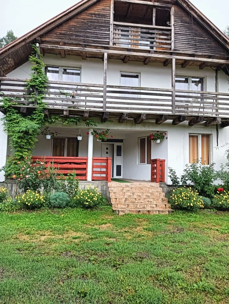 Cabană cu ciubăr în Borzia