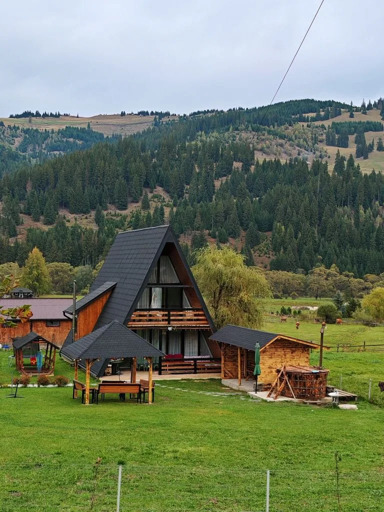 Cabană A-frame cu ciubăr în Vatra Dornei