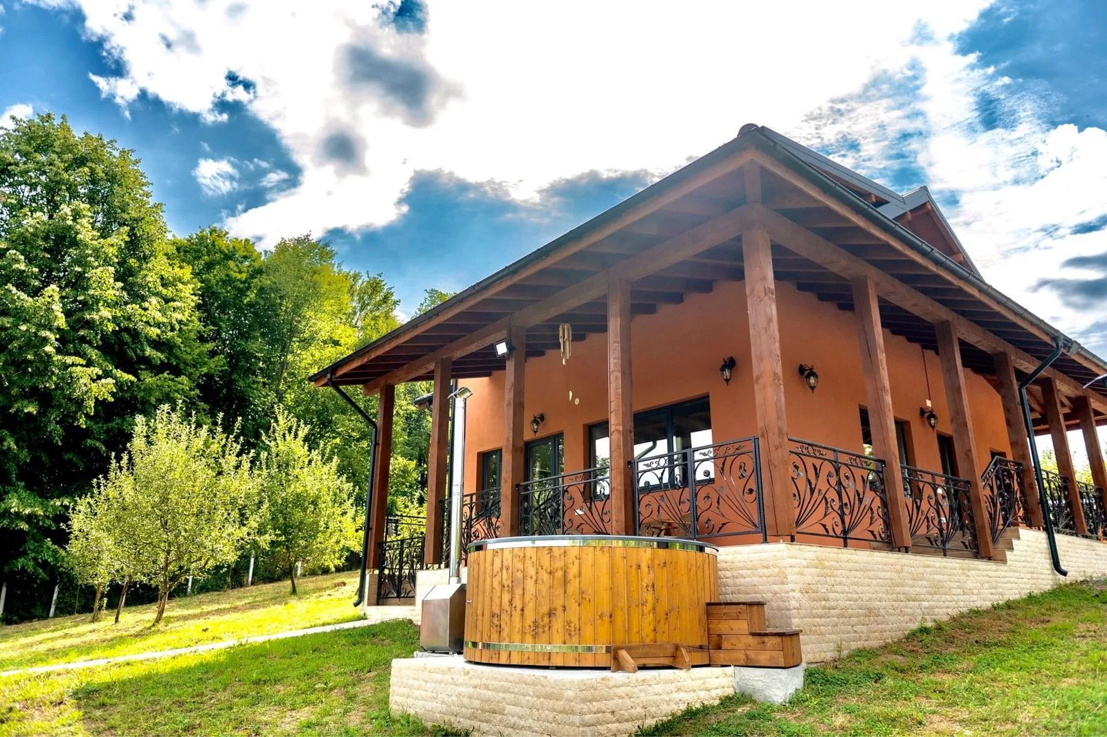 Cabană cu ciubăr în Pausesti-Maglasi