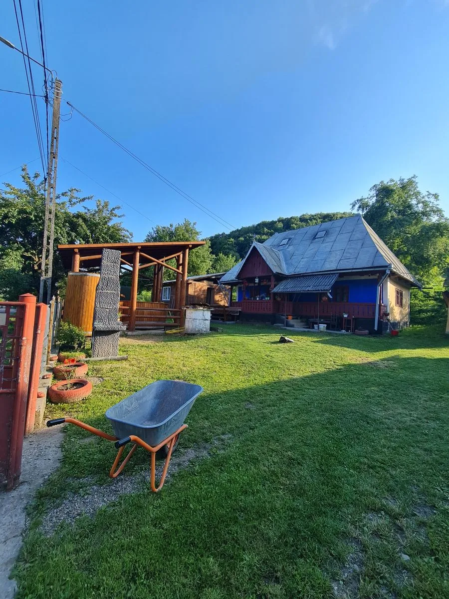 Cabană cu ciubăr în Magoaja