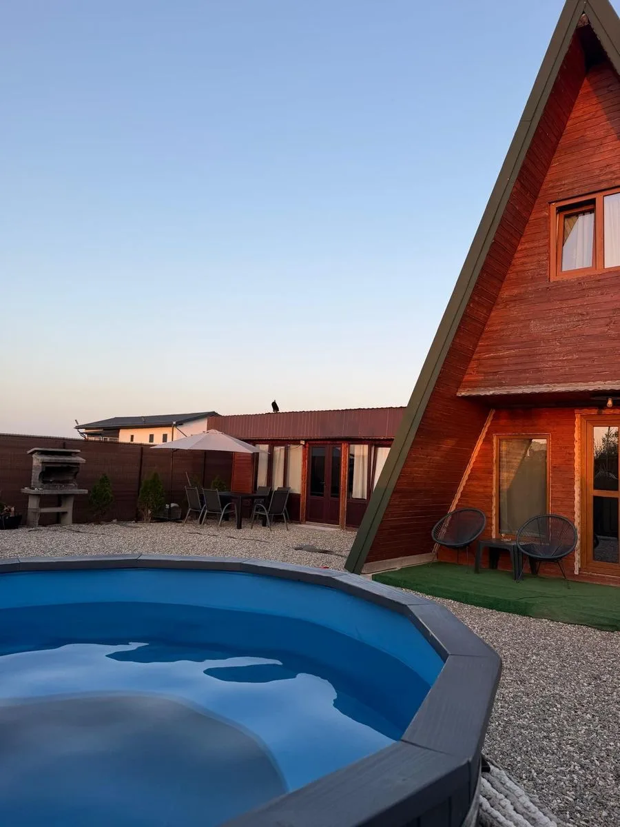 Cabană A-frame cu ciubăr în Brasov