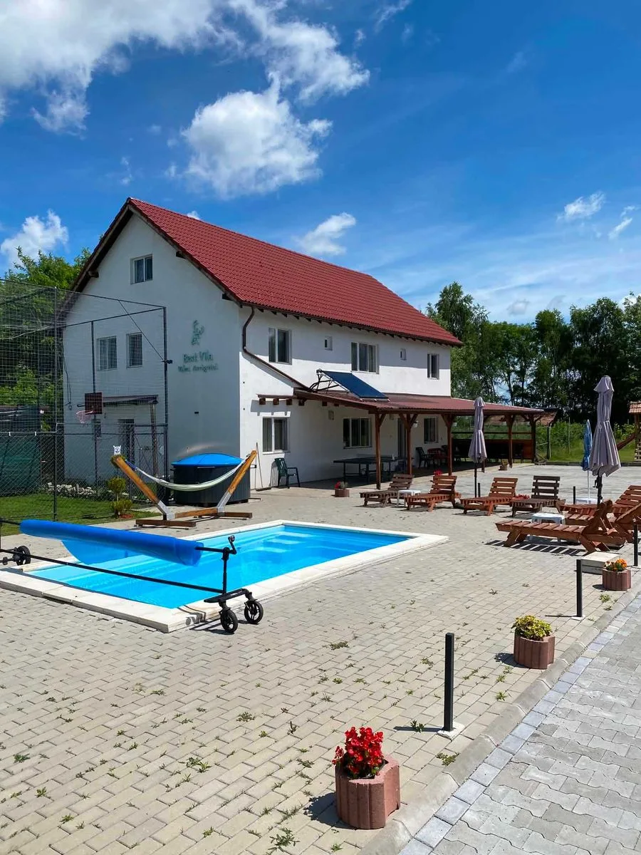 Vilă cu ciubăr în Avrig