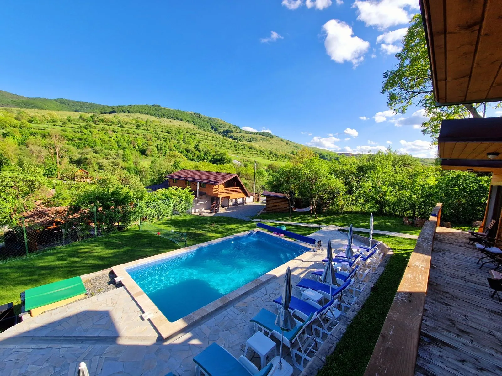 Cabană cu ciubăr în Fagetu Ierii