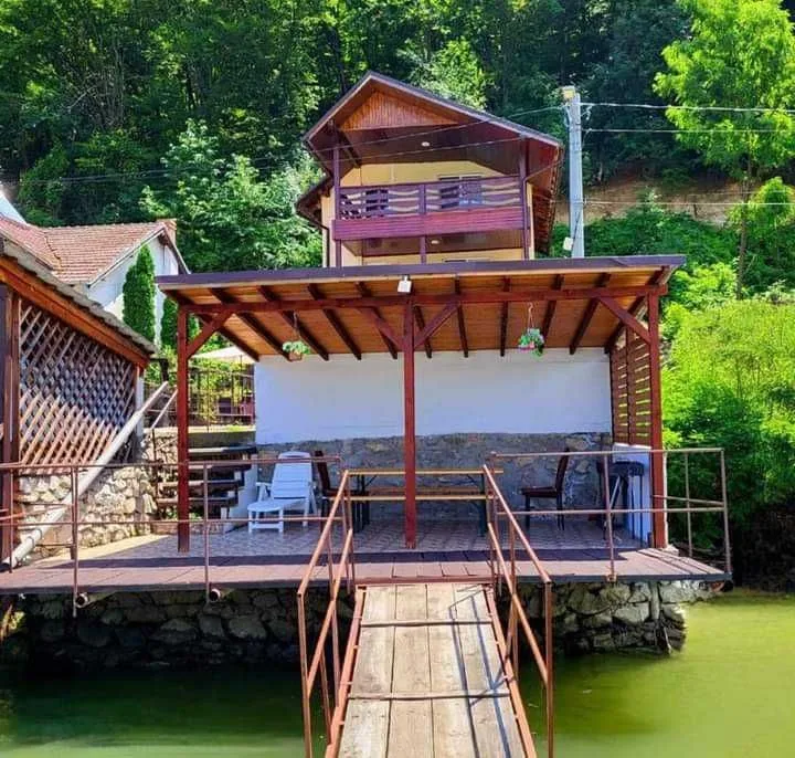 Vilă cu vedere spre munte în Dubova