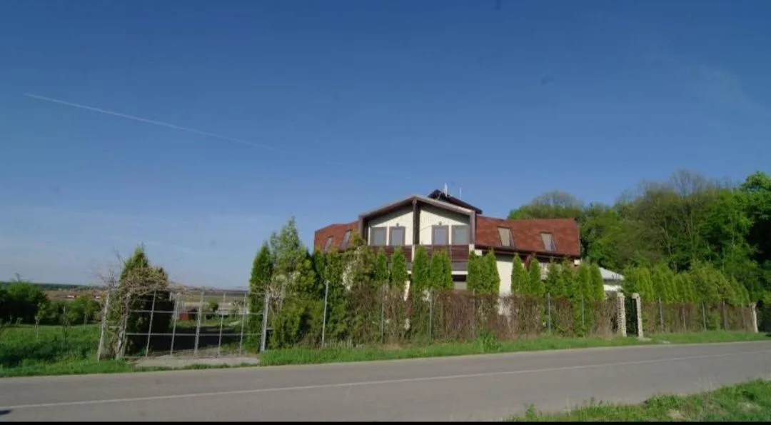 Pensiune pentru 20 persoane în Cretu