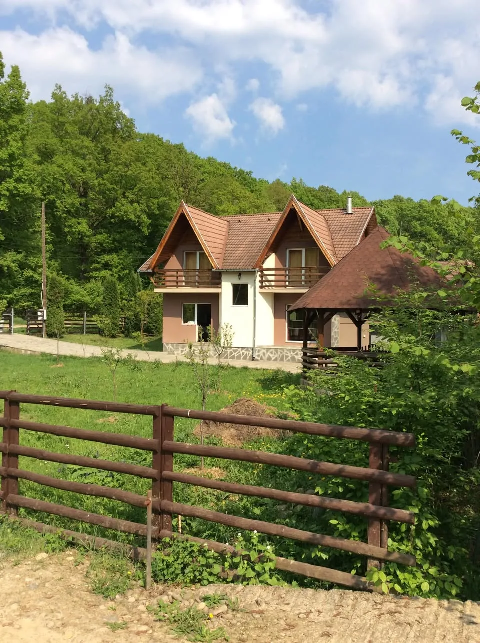 Cabană pentru 14 persoane în Cărbunari