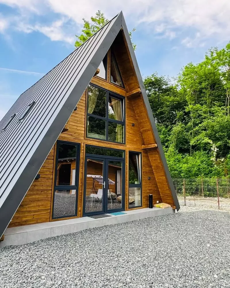 Cabană A-frame cu ciubăr în Valea Avrigului
