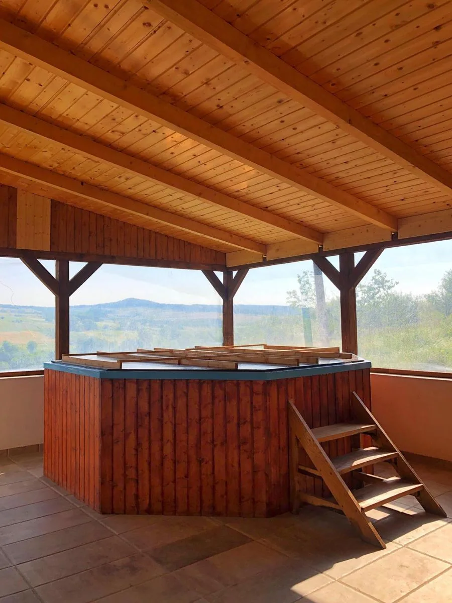 Cabană cu jacuzzi în Mesesenii de Sus