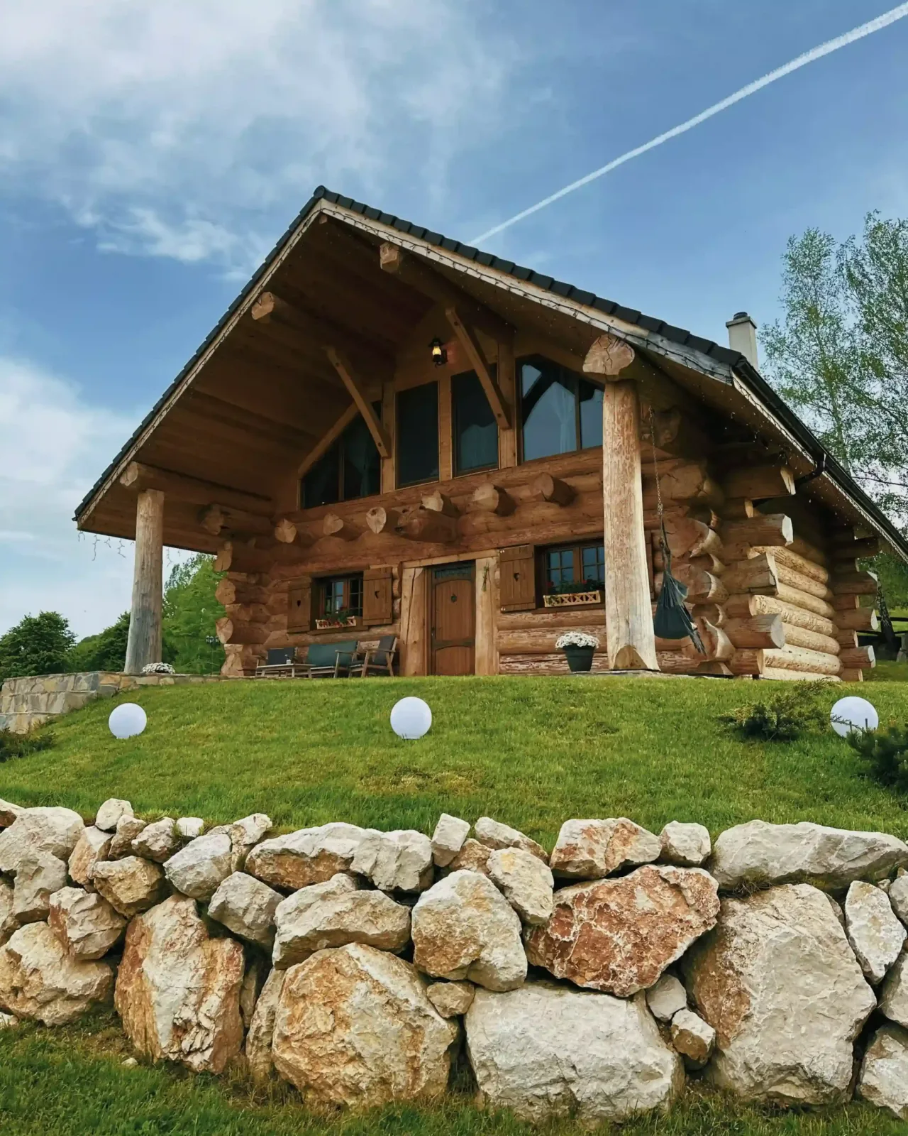 Cabană cu vedere spre munte în Poiana Mărului